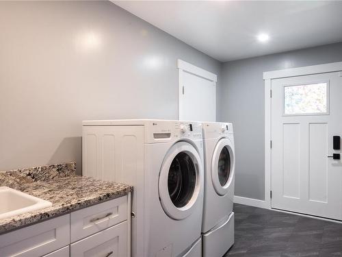 3960 Wedgepoint Terr, Saanich, BC - Indoor Photo Showing Laundry Room
