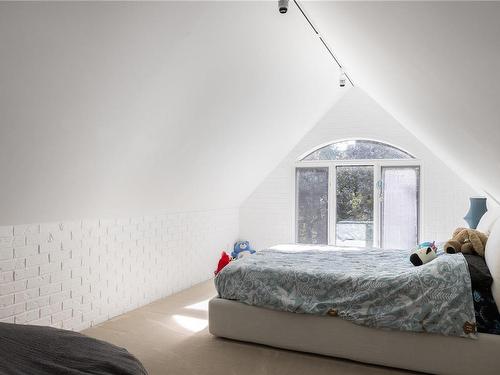 3960 Wedgepoint Terr, Saanich, BC - Indoor Photo Showing Bedroom