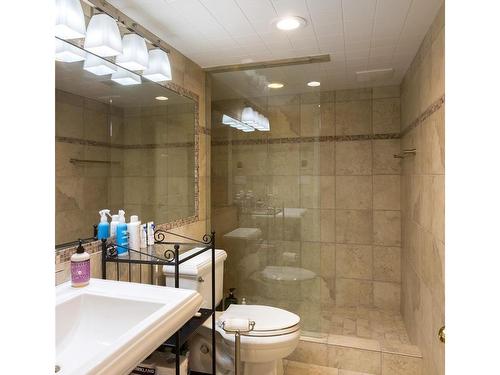 3960 Wedgepoint Terr, Saanich, BC - Indoor Photo Showing Bathroom