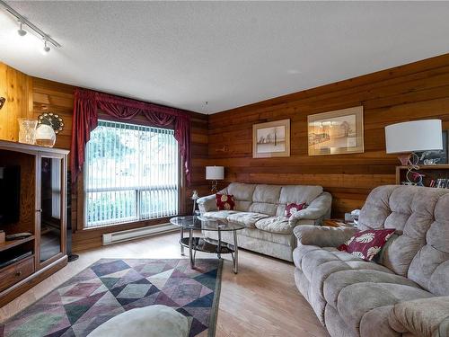 120 Mcphedran Rd, Campbell River, BC - Indoor Photo Showing Living Room