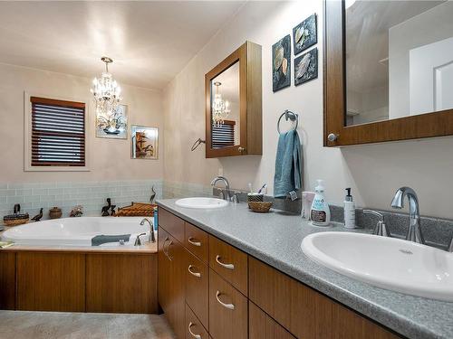 120 Mcphedran Rd, Campbell River, BC - Indoor Photo Showing Bathroom