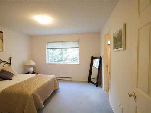 208-1216 Island Hwy South, Campbell River, BC - Indoor Photo Showing Bedroom