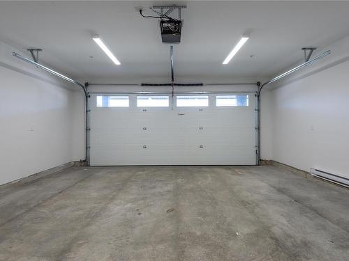 6-701 Sitka St, Campbell River, BC - Indoor Photo Showing Garage