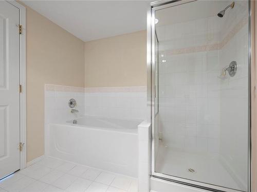 2602-154 Promenade Dr, Nanaimo, BC - Indoor Photo Showing Bathroom
