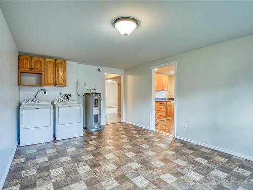647 Farquhar St, Nanaimo, BC - Indoor Photo Showing Laundry Room