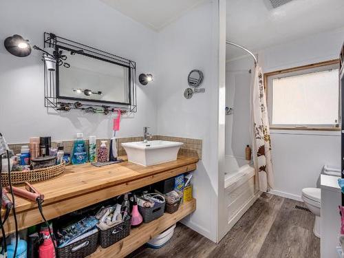 872 Collins Rd, Cache Creek, BC - Indoor Photo Showing Bathroom