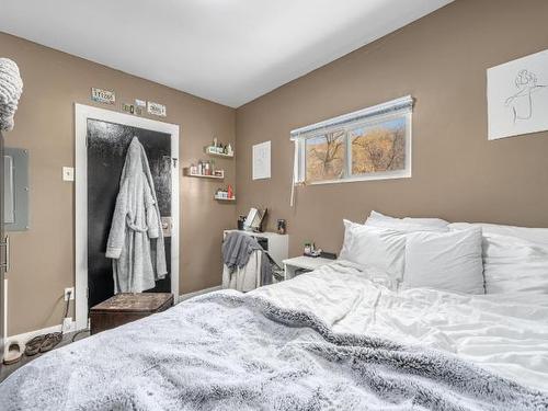 872 Collins Rd, Cache Creek, BC - Indoor Photo Showing Bedroom