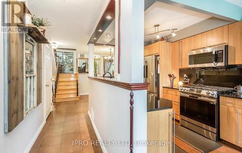 78 Simmons Boulevard, Brampton, ON - Indoor Photo Showing Kitchen