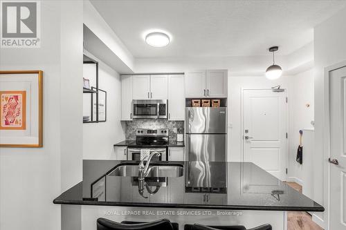 239 - 125 Shoreview Place, Hamilton, ON - Indoor Photo Showing Kitchen