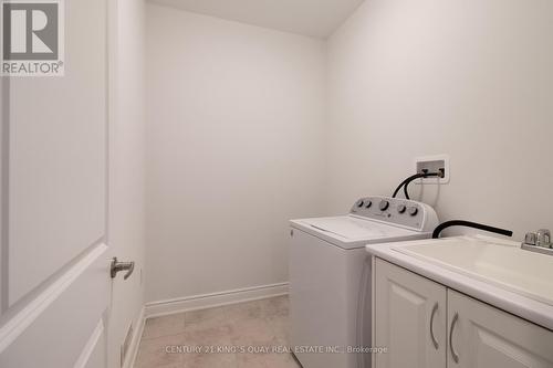 38 Tipp Dr, Richmond Hill, ON - Indoor Photo Showing Laundry Room