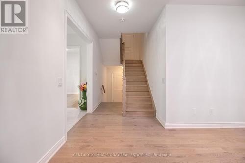 38 Tipp Dr, Richmond Hill, ON - Indoor Photo Showing Other Room