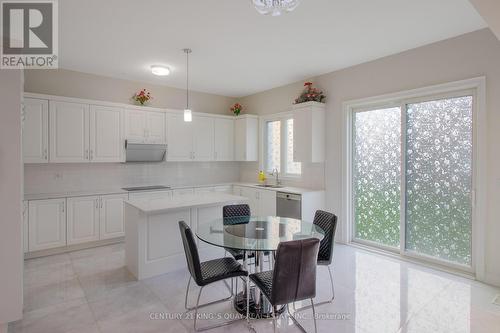 38 Tipp Dr, Richmond Hill, ON - Indoor Photo Showing Dining Room