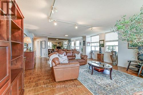 #Ph5 -3650 Kaneff Cres, Mississauga, ON - Indoor Photo Showing Living Room