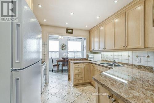 Ph5 - 3650 Kaneff Crescent, Mississauga, ON - Indoor Photo Showing Kitchen With Double Sink