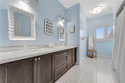 175 Oakhill Place, Ancaster, ON - Indoor Photo Showing Bathroom