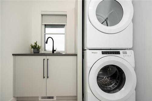 16 Bresaylor Drive, Headingley, MB - Indoor Photo Showing Laundry Room