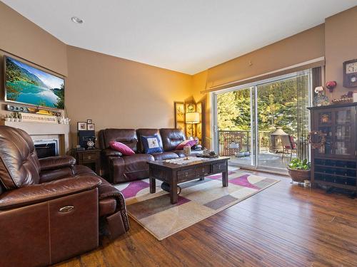 47-3297 Broadview Road, West Kelowna, BC - Indoor Photo Showing Living Room