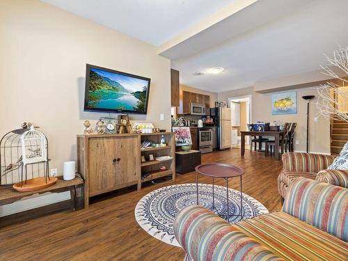 47-3297 Broadview Road, West Kelowna, BC - Indoor Photo Showing Living Room