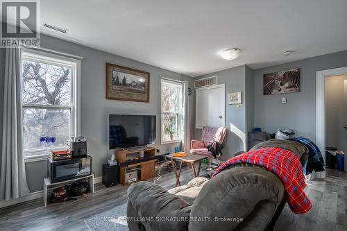 12 Inglewood Drive, St. Catharines, ON - Indoor Photo Showing Living Room