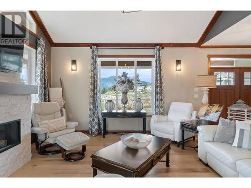 4140 20 Street Ne, Salmon Arm, BC - Indoor Photo Showing Living Room With Fireplace