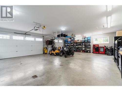 4140 20 Street Ne, Salmon Arm, BC - Indoor Photo Showing Garage