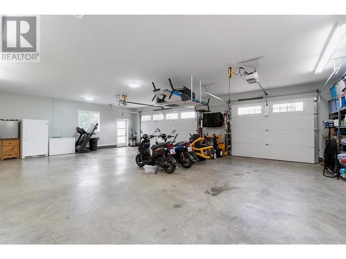 4140 20 Street Ne, Salmon Arm, BC - Indoor Photo Showing Garage