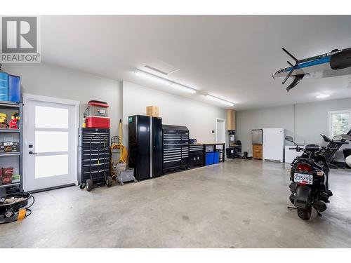 4140 20 Street Ne, Salmon Arm, BC - Indoor Photo Showing Garage