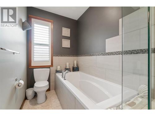 4140 20 Street Ne, Salmon Arm, BC - Indoor Photo Showing Bathroom