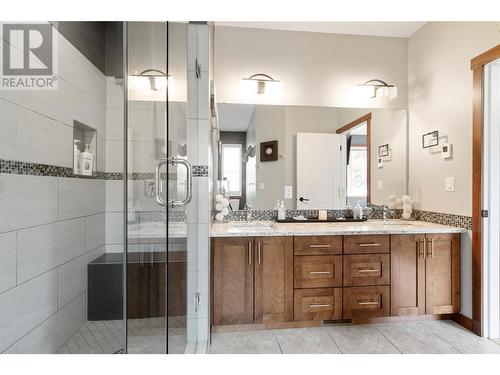 4140 20 Street Ne, Salmon Arm, BC - Indoor Photo Showing Bathroom