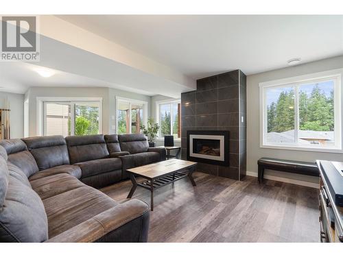 4140 20 Street Ne, Salmon Arm, BC - Indoor Photo Showing Living Room With Fireplace