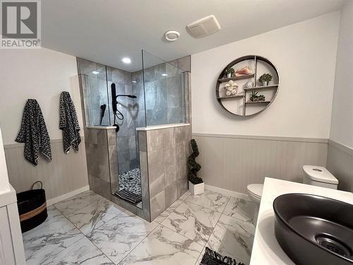 4140 20 Street Ne, Salmon Arm, BC - Indoor Photo Showing Bathroom