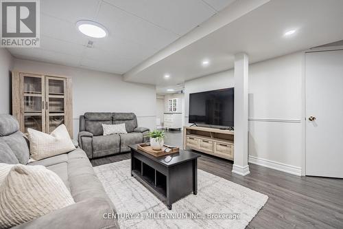 235 Northwood Drive, Oakville, ON - Indoor Photo Showing Living Room