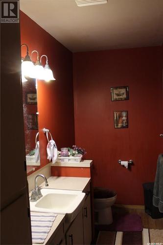 706 3Rd Street E, Shaunavon, SK - Indoor Photo Showing Bathroom