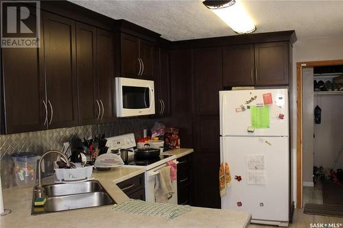 706 3Rd Street E, Shaunavon, SK - Indoor Photo Showing Kitchen With Double Sink