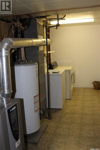 706 3Rd Street E, Shaunavon, SK - Indoor Photo Showing Laundry Room