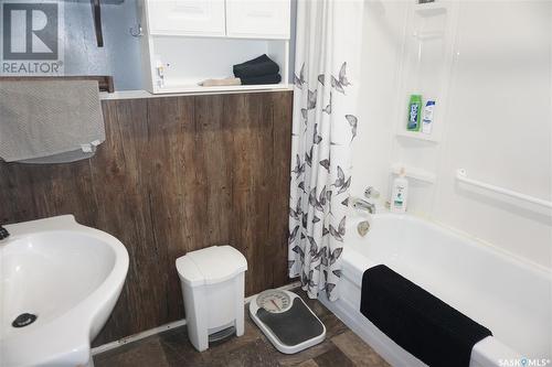 99 Dziendzielowski Avenue, Cudworth, SK - Indoor Photo Showing Bathroom