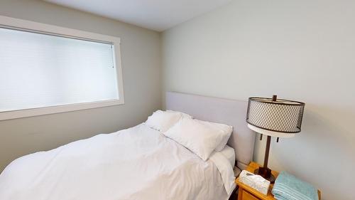 240 Shadow Mountain Boulevard, Cranbrook, BC - Indoor Photo Showing Bedroom