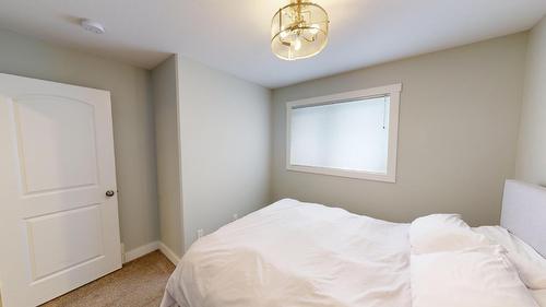 240 Shadow Mountain Boulevard, Cranbrook, BC - Indoor Photo Showing Bedroom