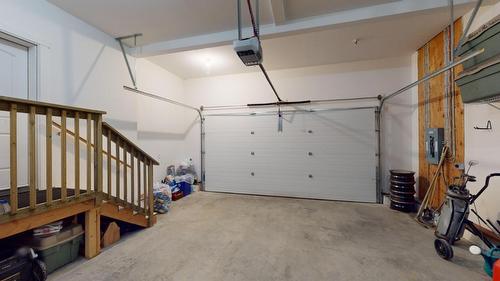 240 Shadow Mountain Boulevard, Cranbrook, BC - Indoor Photo Showing Garage