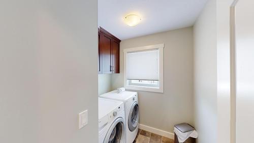 240 Shadow Mountain Boulevard, Cranbrook, BC - Indoor Photo Showing Laundry Room
