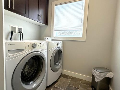 240 Shadow Mountain Boulevard, Cranbrook, BC - Indoor Photo Showing Laundry Room