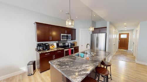 240 Shadow Mountain Boulevard, Cranbrook, BC - Indoor Photo Showing Kitchen With Double Sink With Upgraded Kitchen