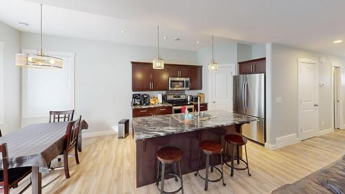 240 Shadow Mountain Boulevard, Cranbrook, BC - Indoor Photo Showing Kitchen With Double Sink With Upgraded Kitchen