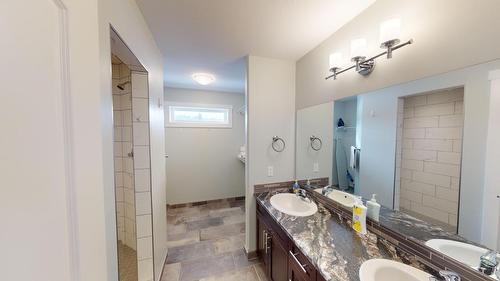 240 Shadow Mountain Boulevard, Cranbrook, BC - Indoor Photo Showing Bathroom