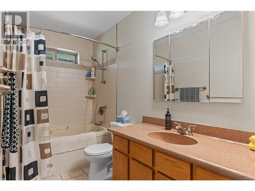 6695 Cosens Bay Road, Coldstream, BC - Indoor Photo Showing Bathroom