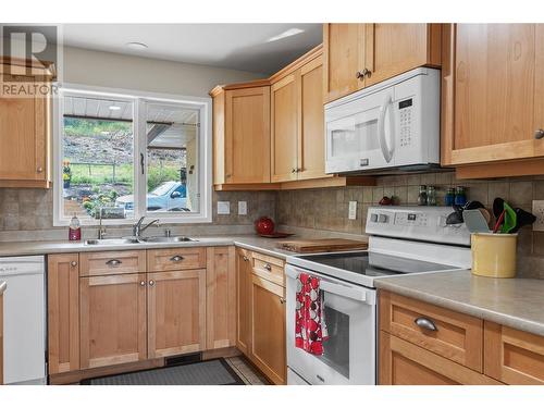 6695 Cosens Bay Road, Coldstream, BC - Indoor Photo Showing Kitchen With Double Sink