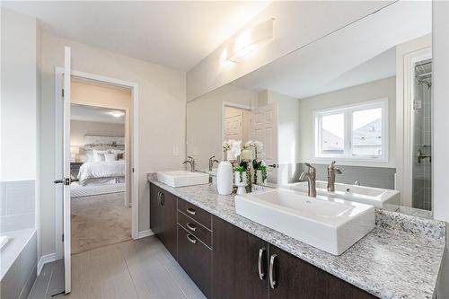 35 Mull Avenue, Caledonia, ON - Indoor Photo Showing Bathroom