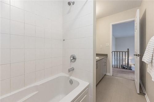 35 Mull Avenue, Caledonia, ON - Indoor Photo Showing Bathroom