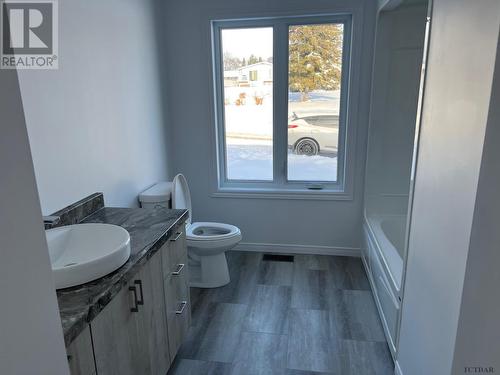 134 Lorne, Temiskaming Shores, ON - Indoor Photo Showing Bathroom