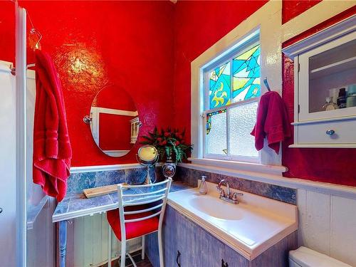 1044 Burdett Ave, Victoria, BC - Indoor Photo Showing Bathroom